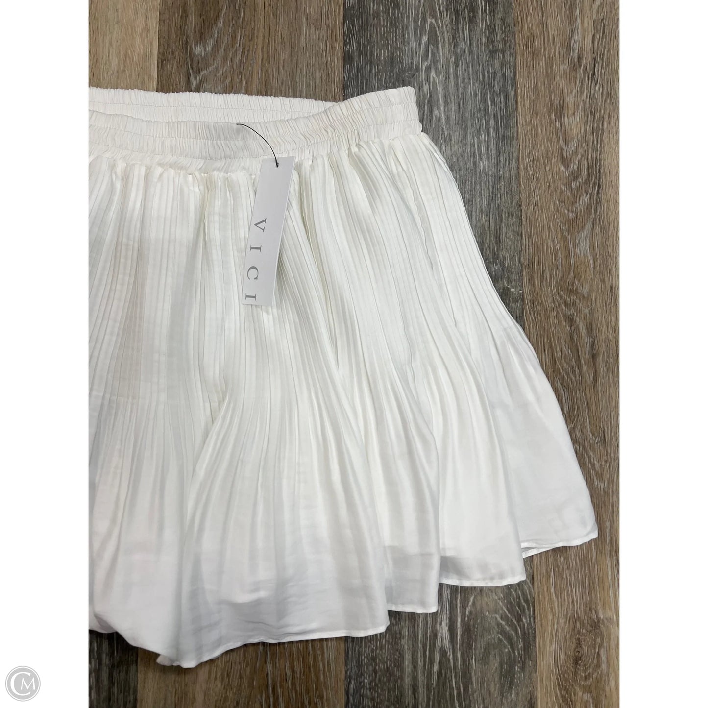 Skirt Mini & Short By Do + Be In White, Size: M