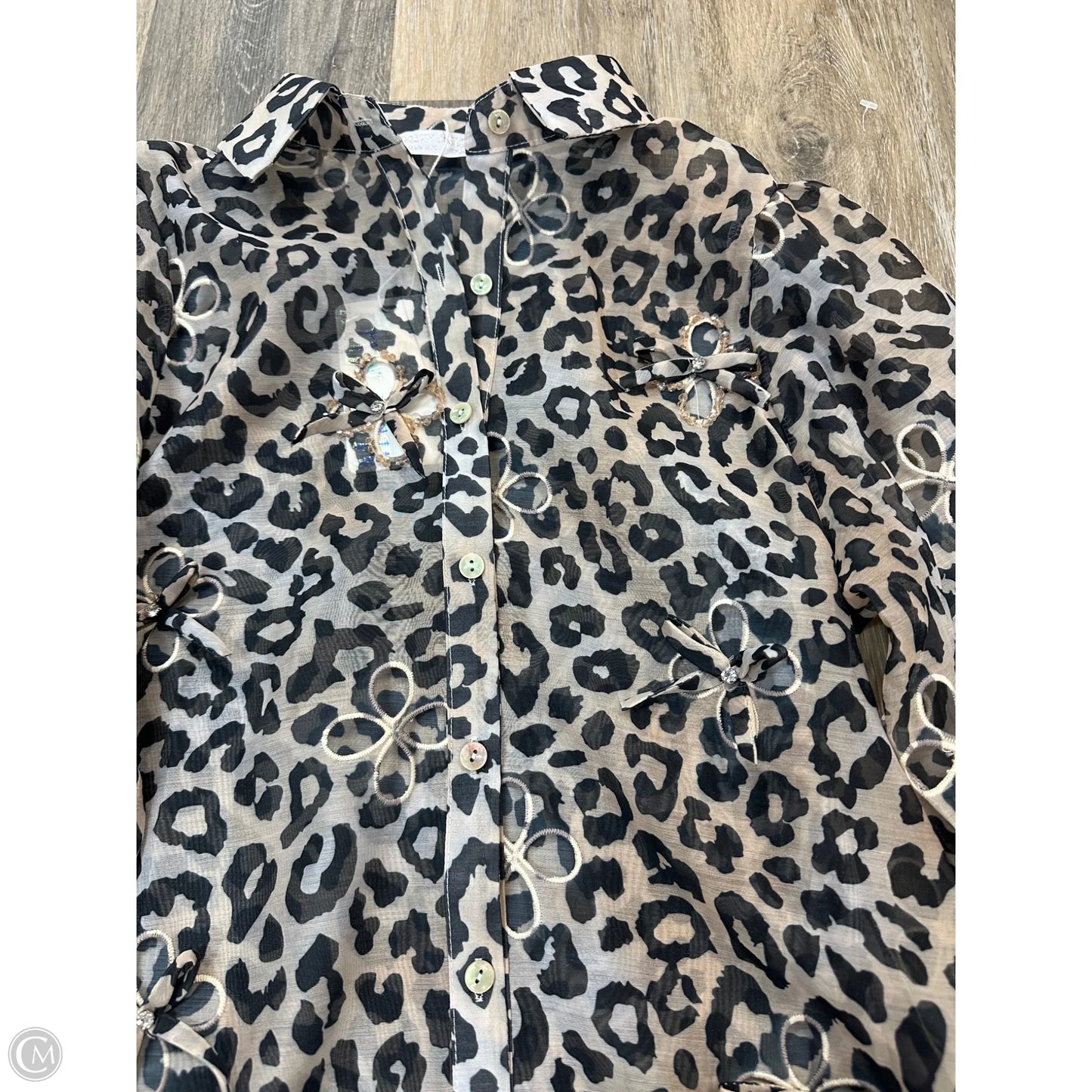 Blouse Long Sleeve By Muy Muy In Animal Print, Size: M