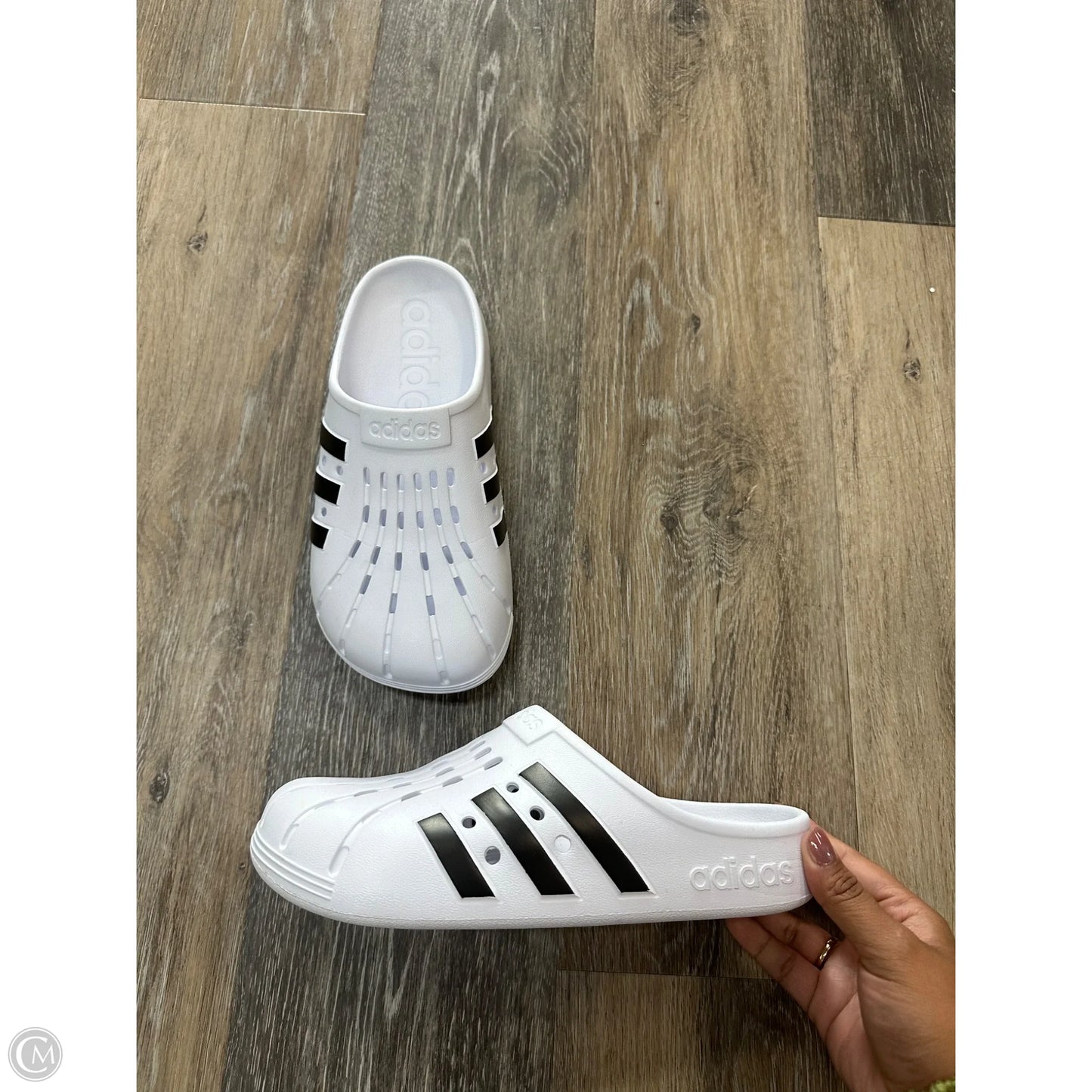 Shoes Flats By Adidas In White, Size: 6