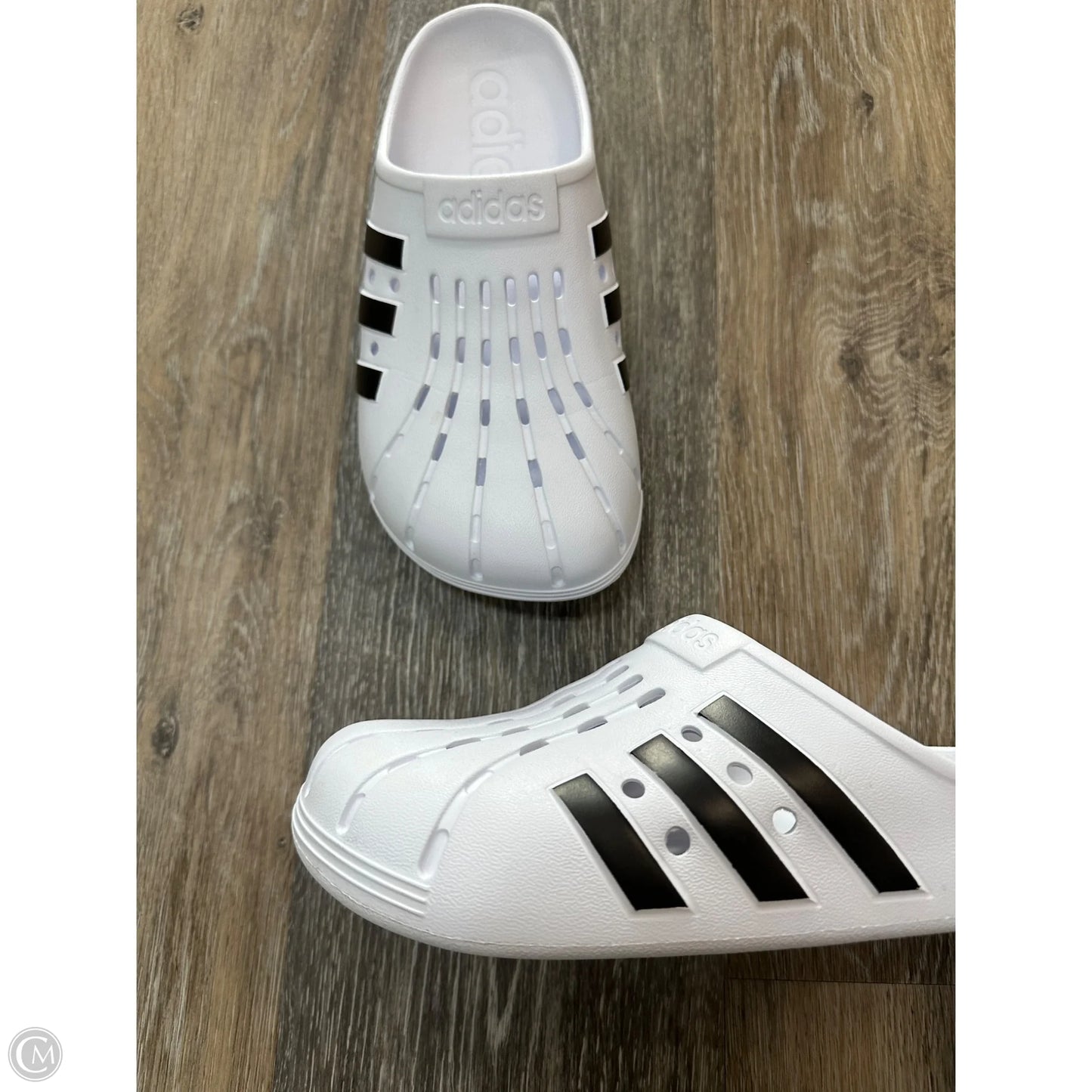 Shoes Flats By Adidas In White, Size: 6