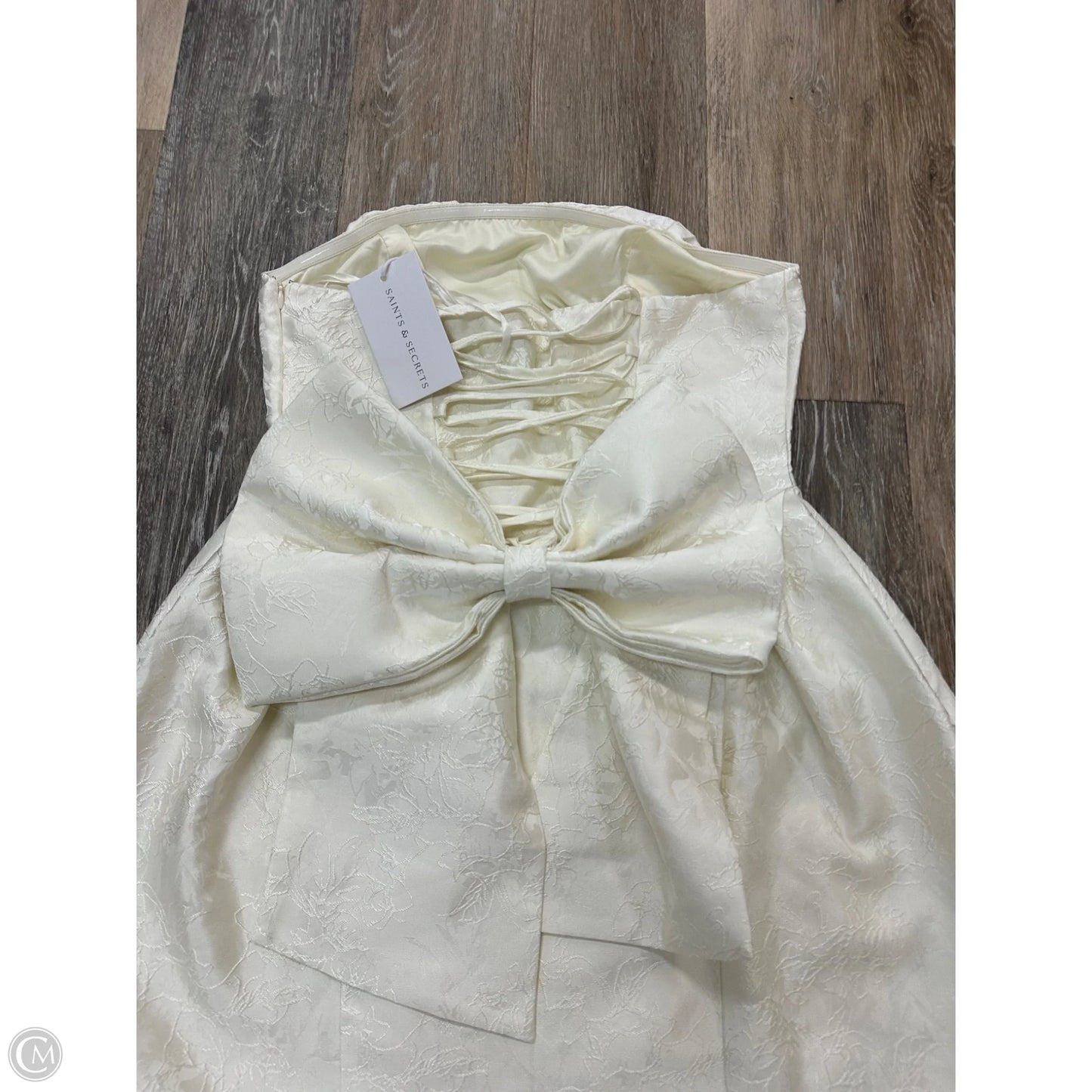 Dress Party Short By Saints & Secrets In Cream, Size: 14