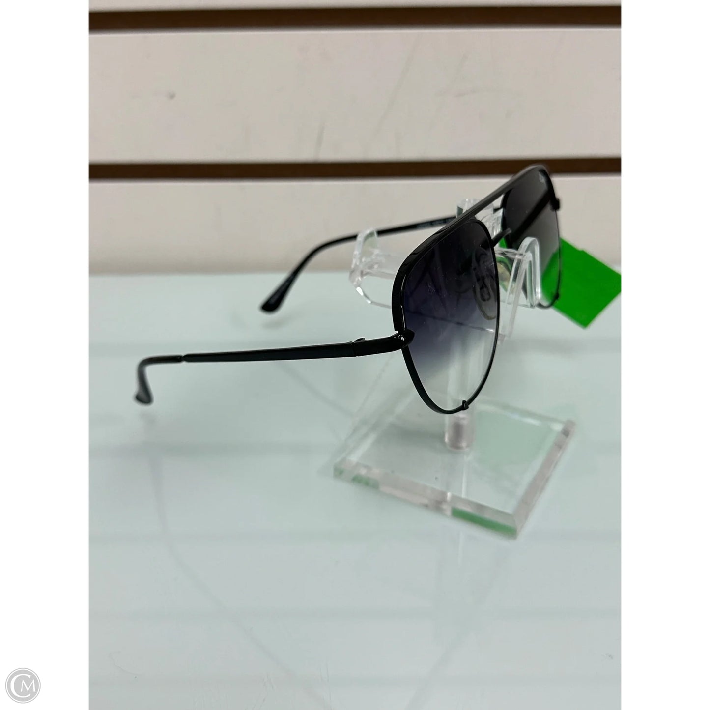 Sunglasses By Quay, Size: