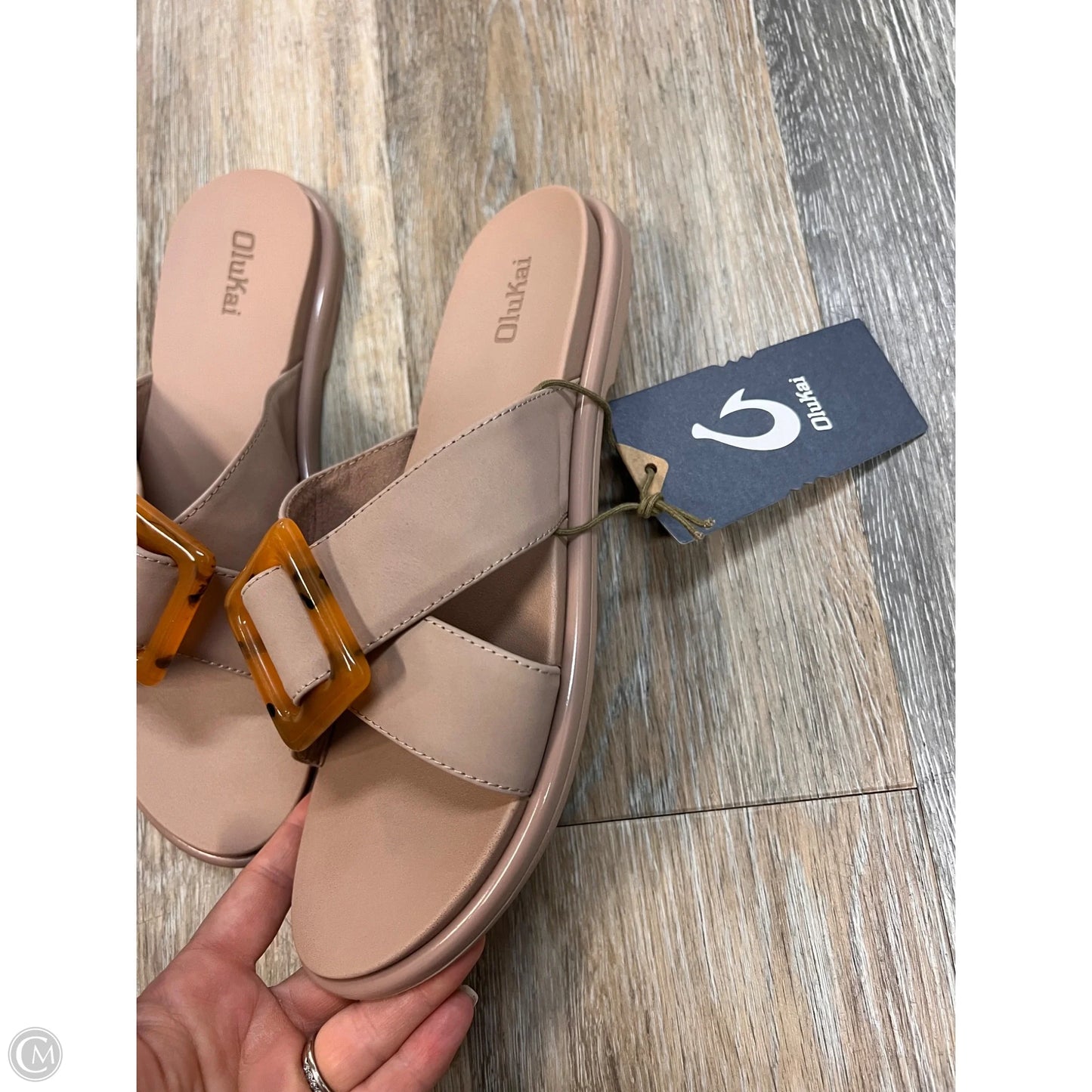 Sandals Flats By Olukai In Tan, Size: 8