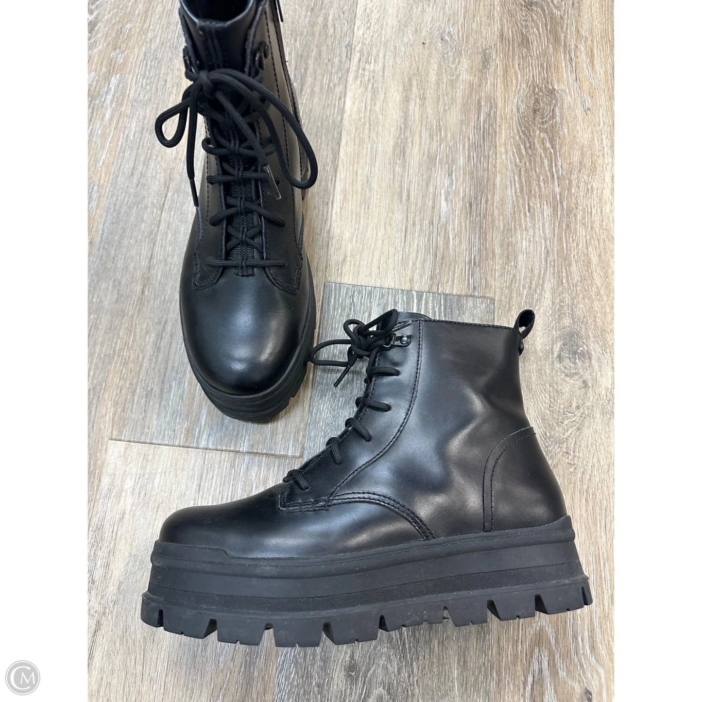 Boots Designer By Ugg In Black, Size: 9.5
