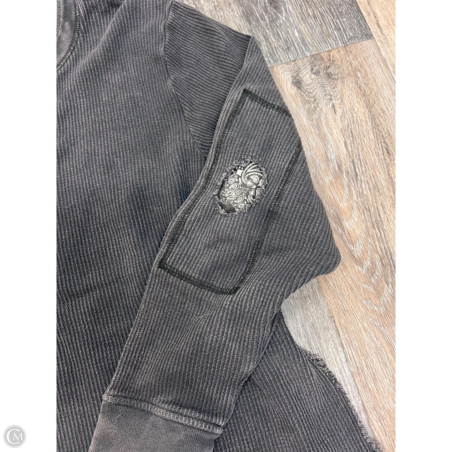 Top Long Sleeve By We The Free In Grey, Size: L