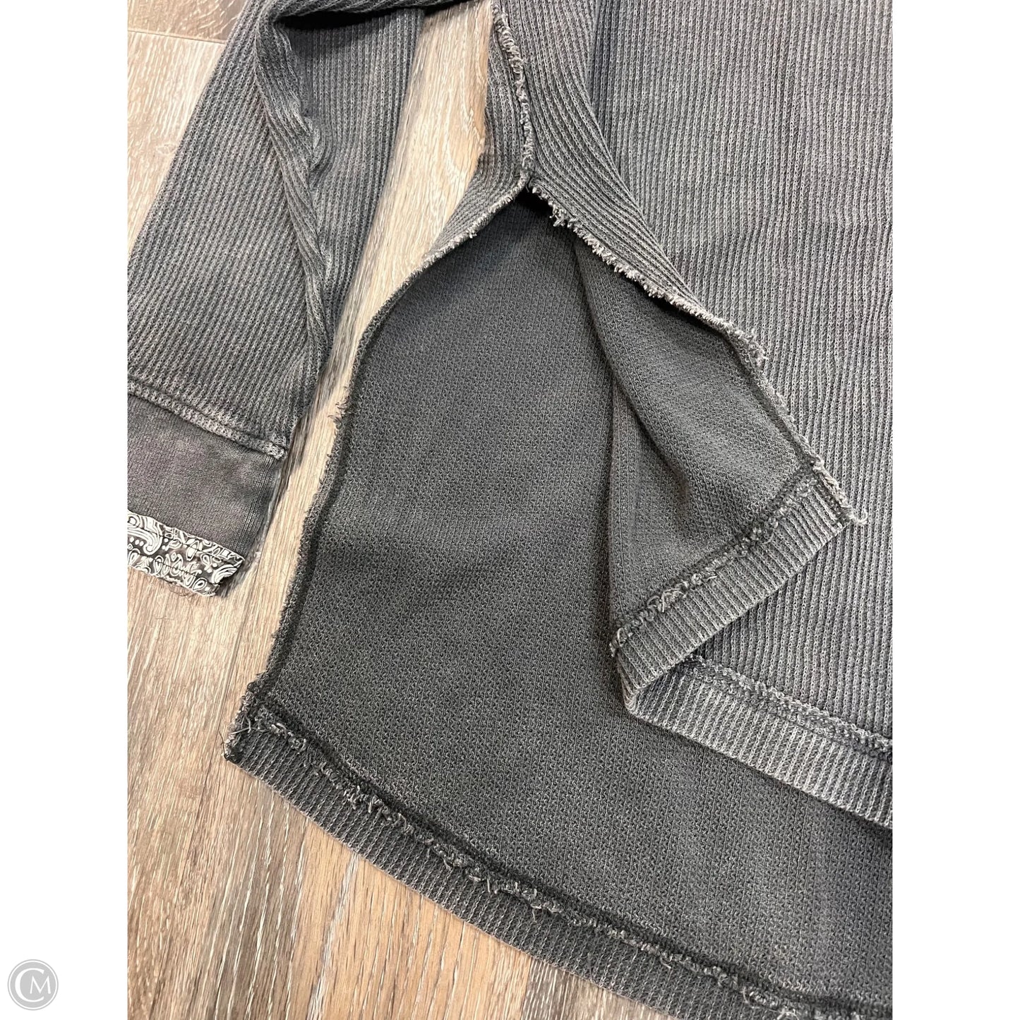 Top Long Sleeve By We The Free In Grey, Size: L