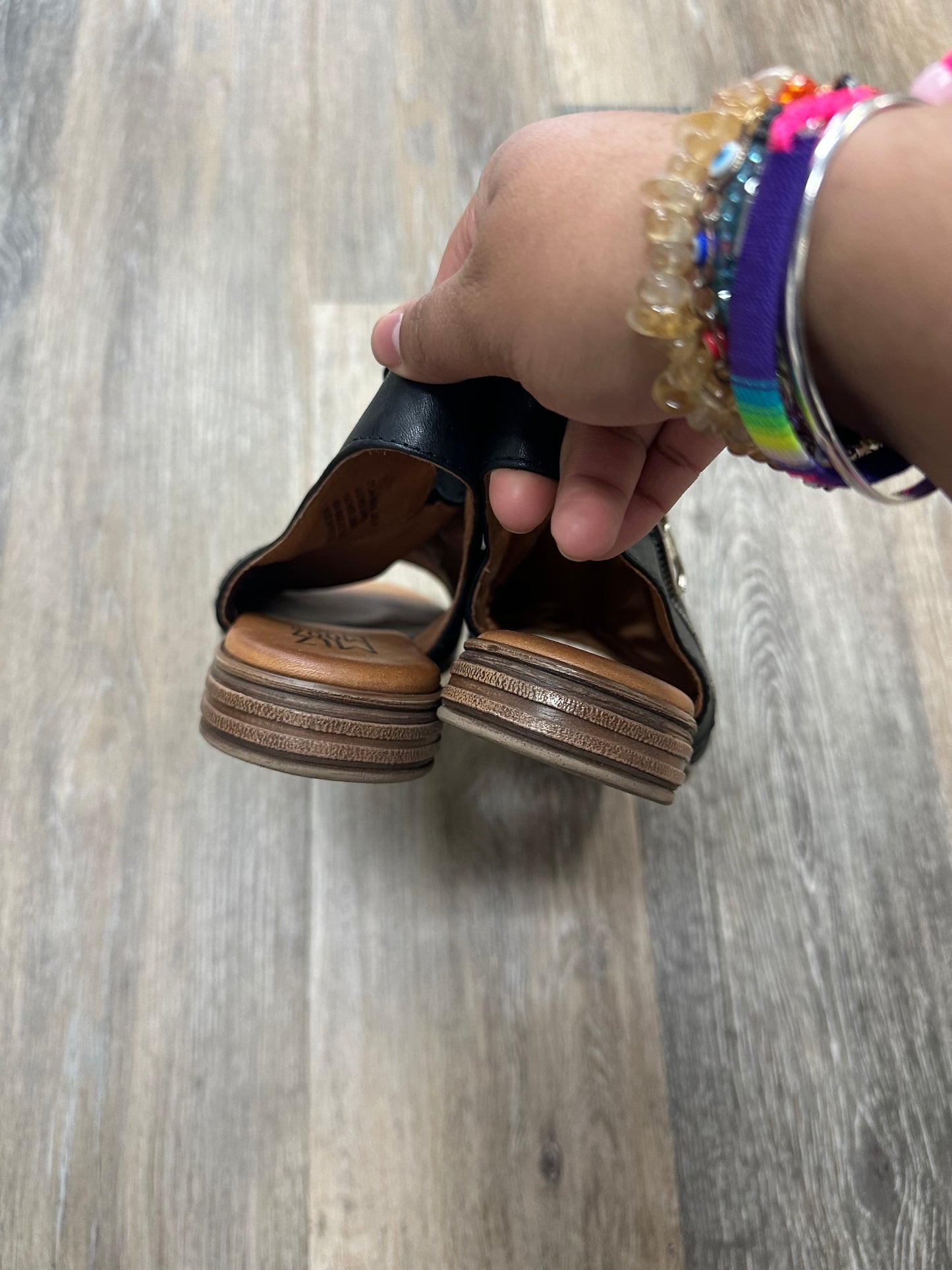 Sandals Flats By Miz Mooz Size: 7.5