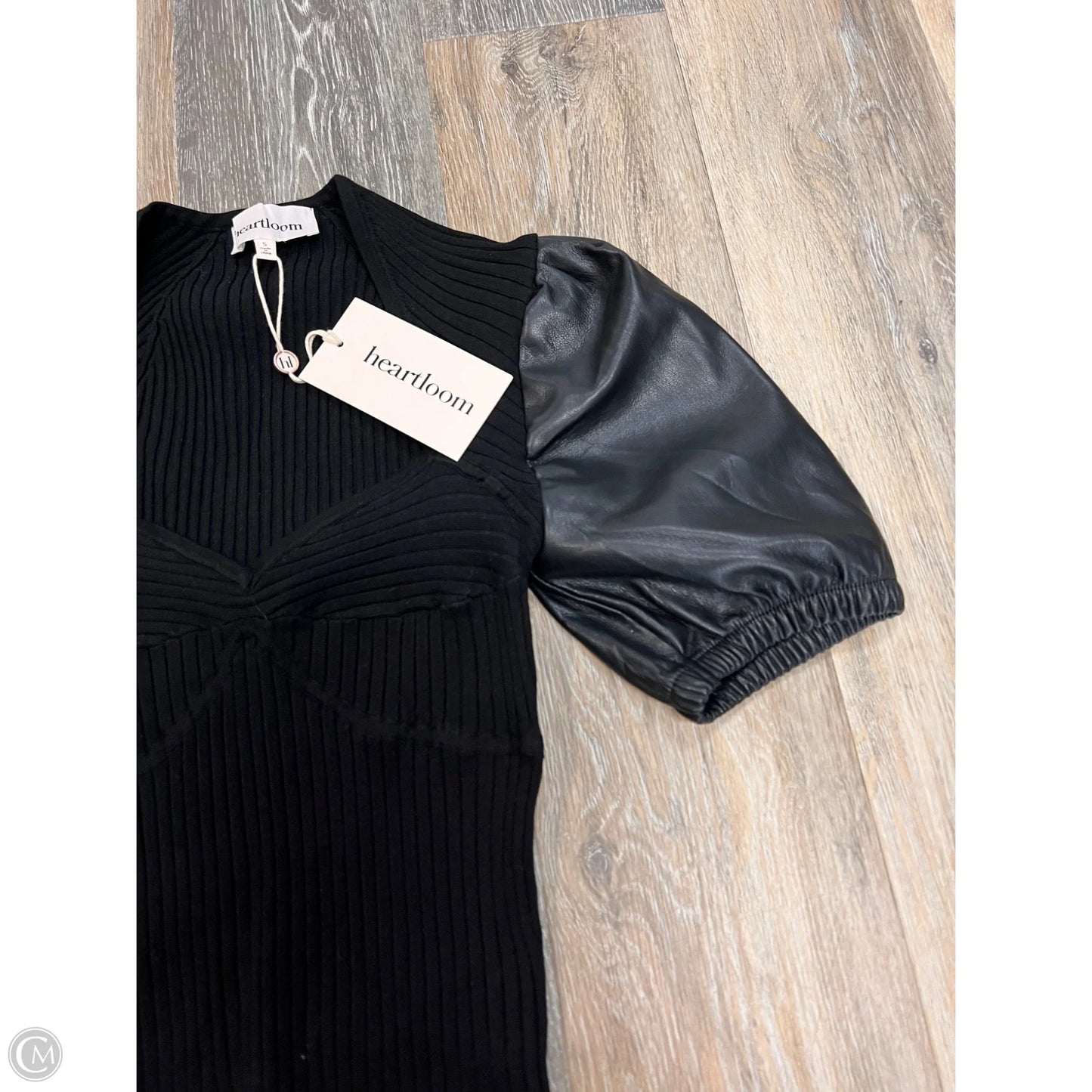 Top Short Sleeve By Heartloom In Black, Size: S