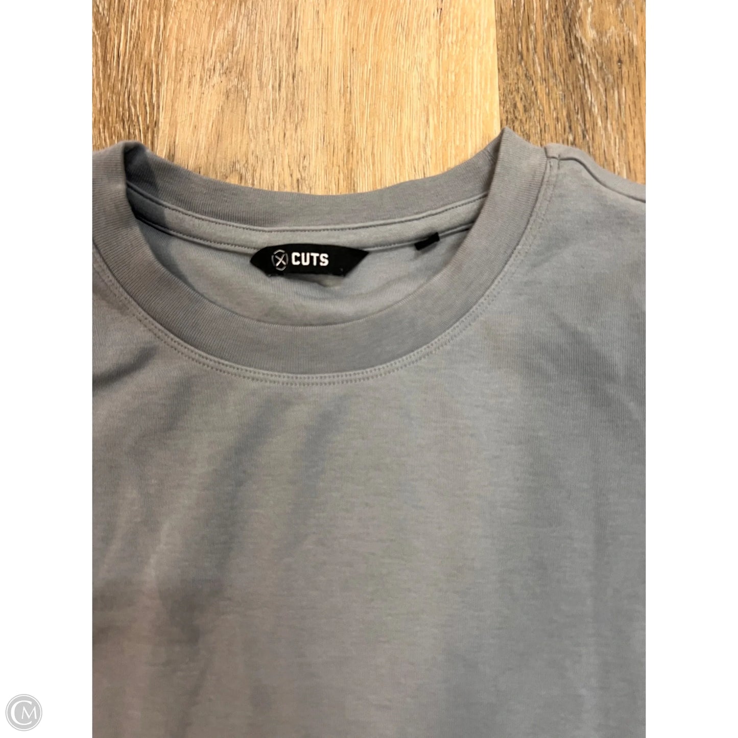Athletic Top Short Sleeve By Cuts In Grey, Size: L