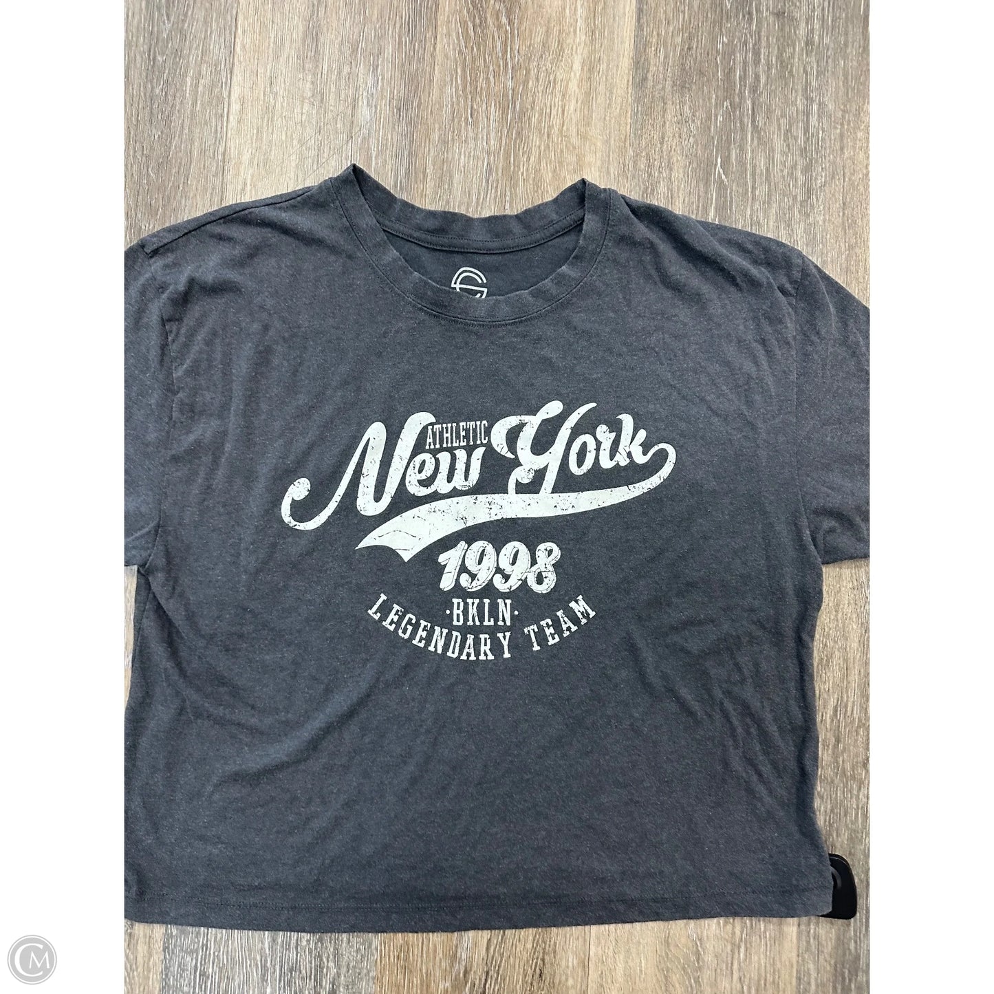 Top Short Sleeve By Social Culture In Grey, Size: L