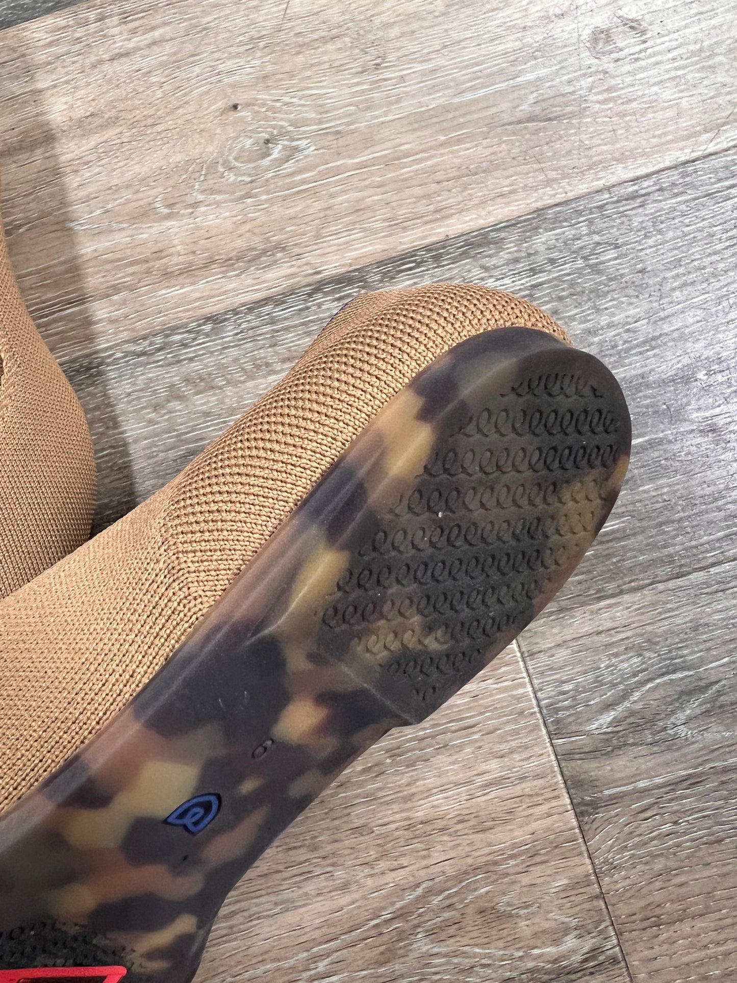 Shoes Flats By Rothys In Tan, Size: 9