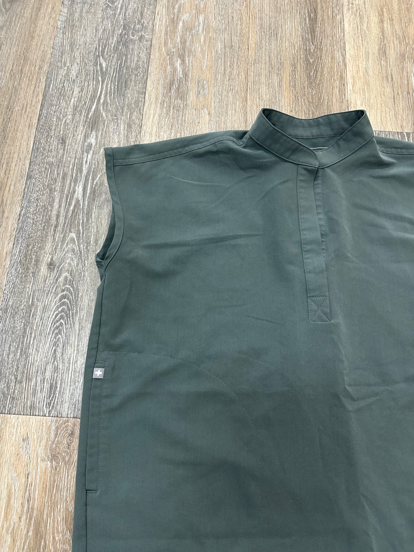 Scrub Top Short Sleeve By Figs In Green, Size: Xs