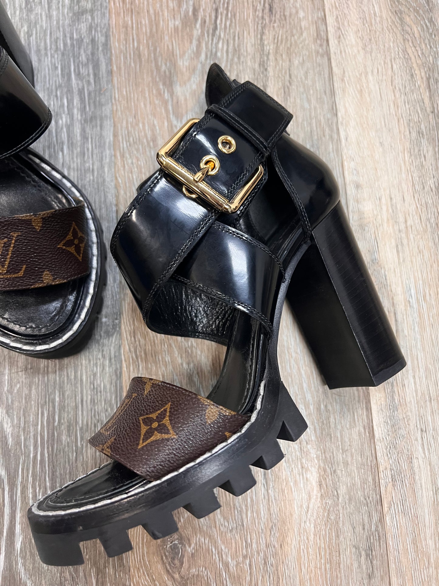 SHOES LUXURY DESIGNER by LOUIS VUITTON In BLACK, Size: 6.5/37