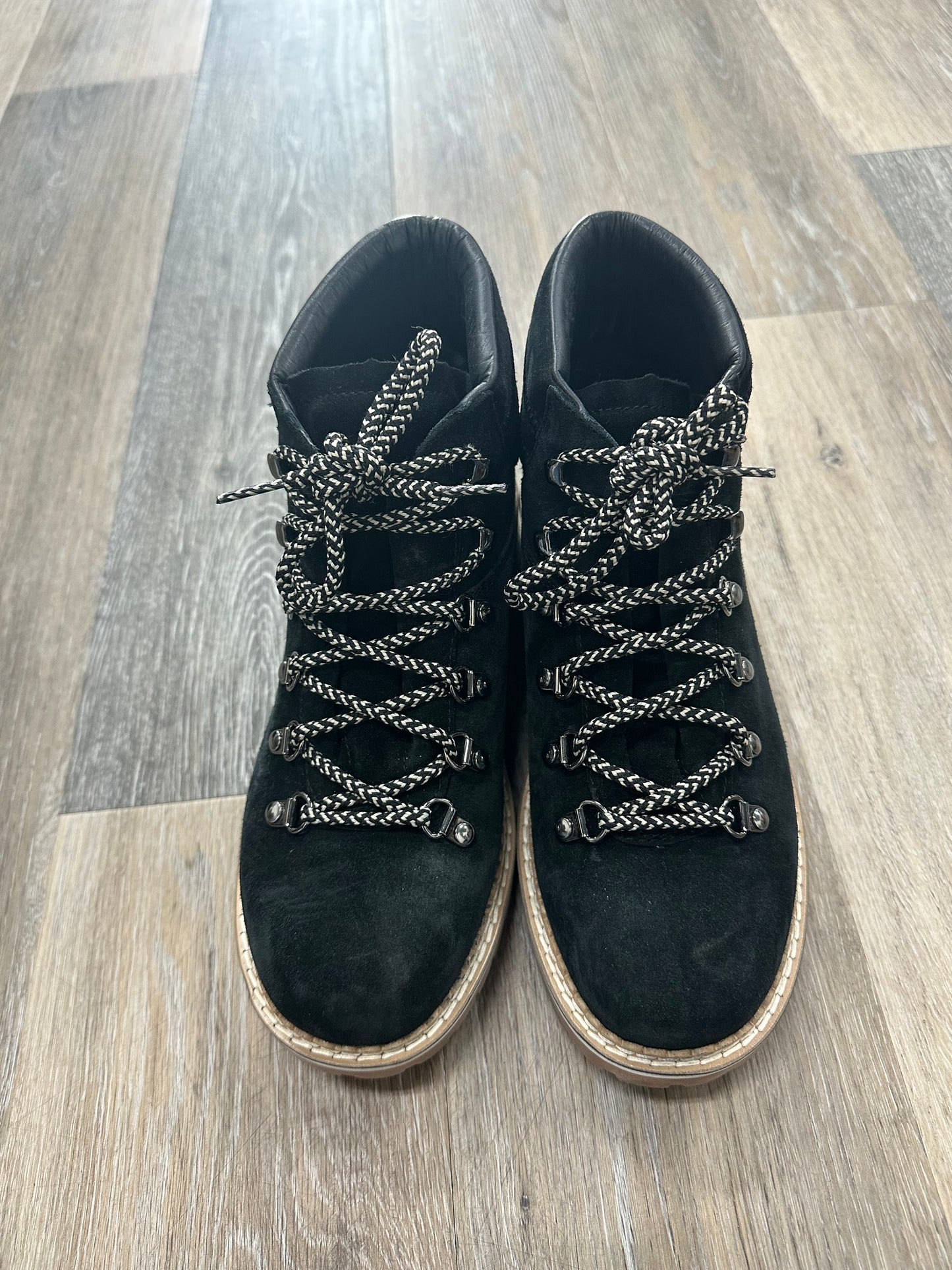 Boots Designer By Montelliana Size: 9