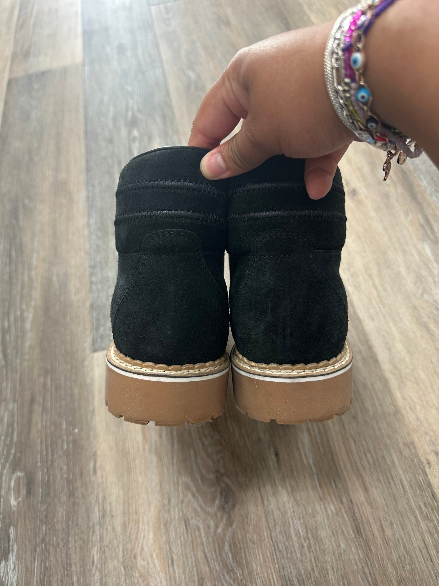 Boots Designer By Montelliana Size: 9