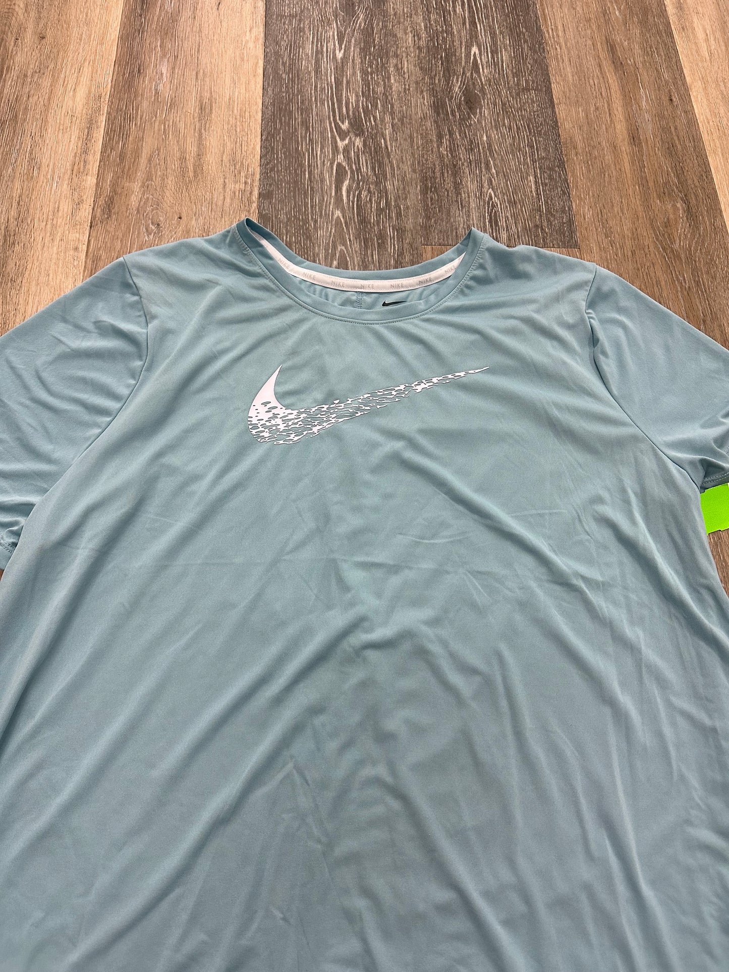 Athletic Top Short Sleeve By Nike Apparel Size: 1x