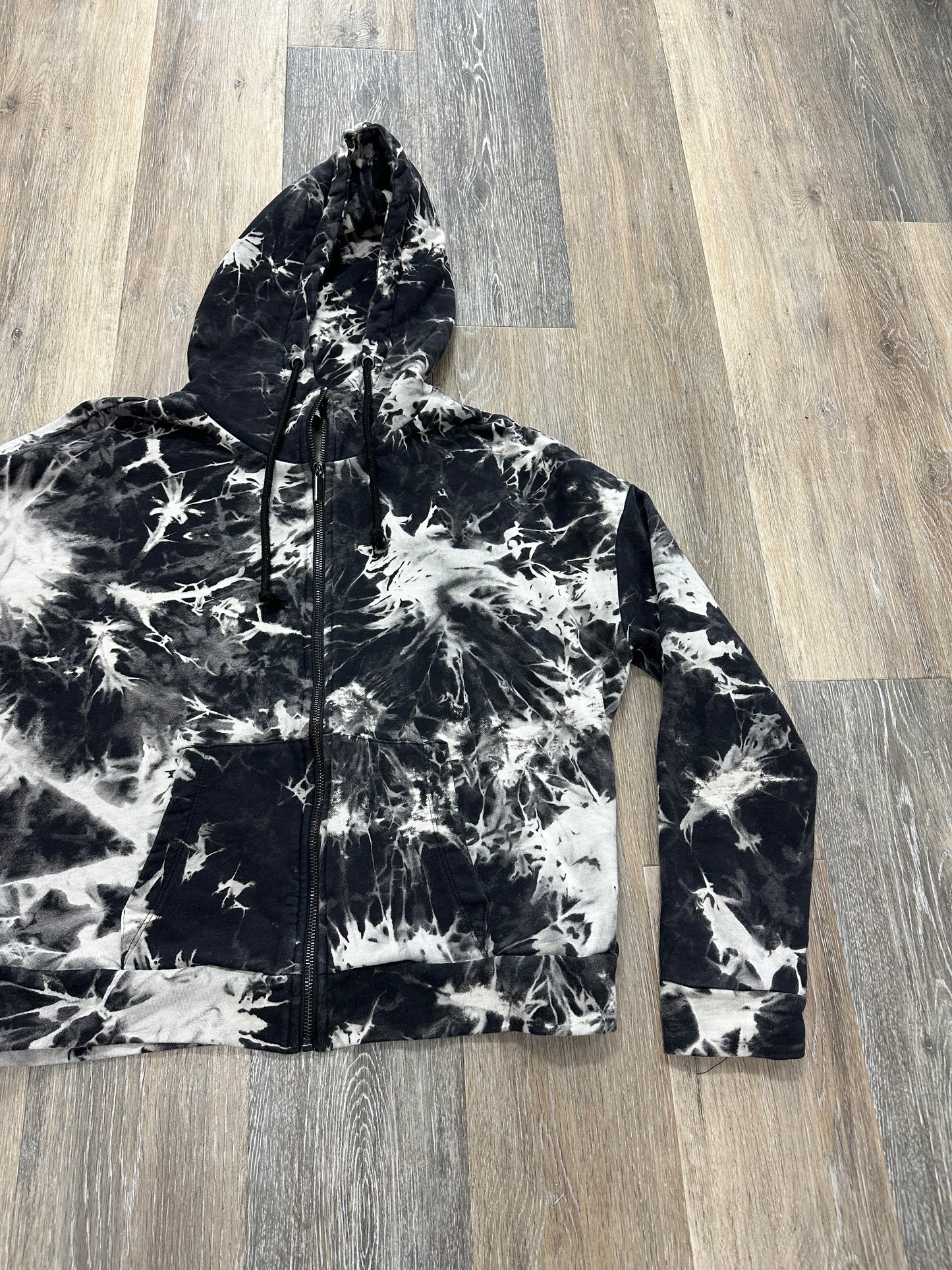Sweatshirt Hoodie By John And Jenn Size: Xl