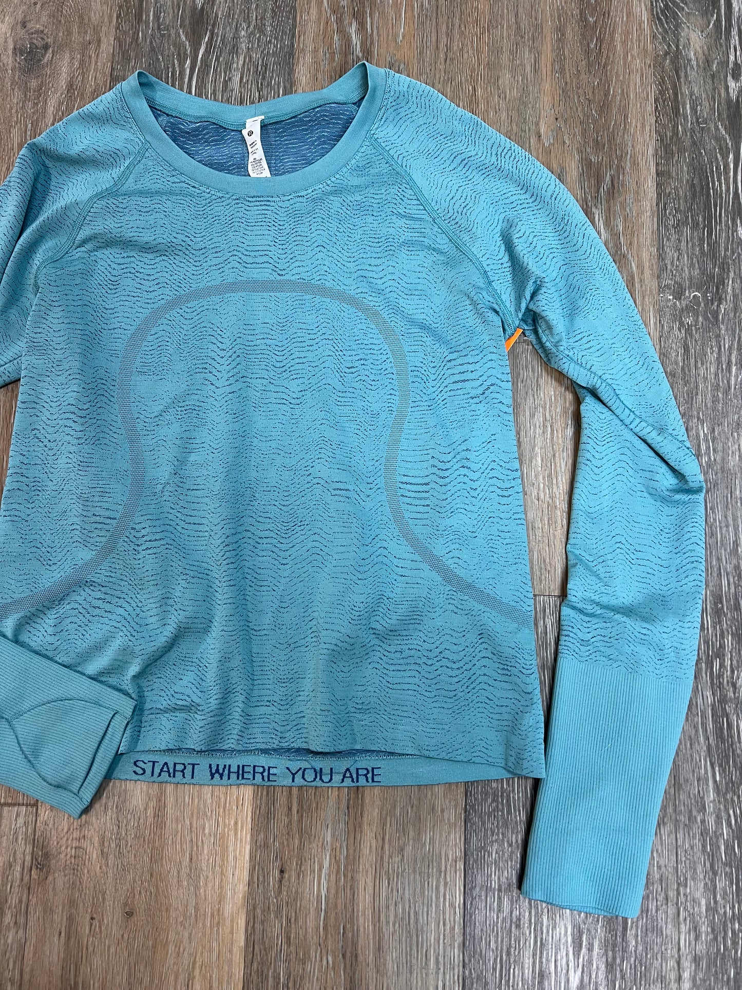 Athletic Top Ls Crewneck By Lululemon In Blue, Size:8