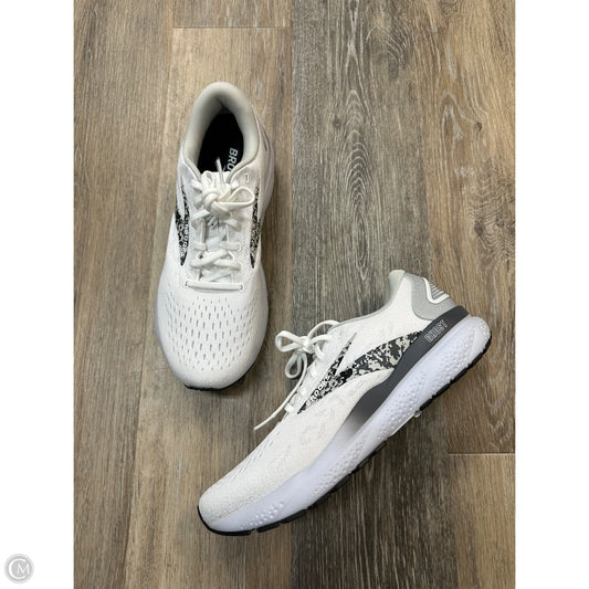 Shoes Athletic By Brooks In White, Size: 11