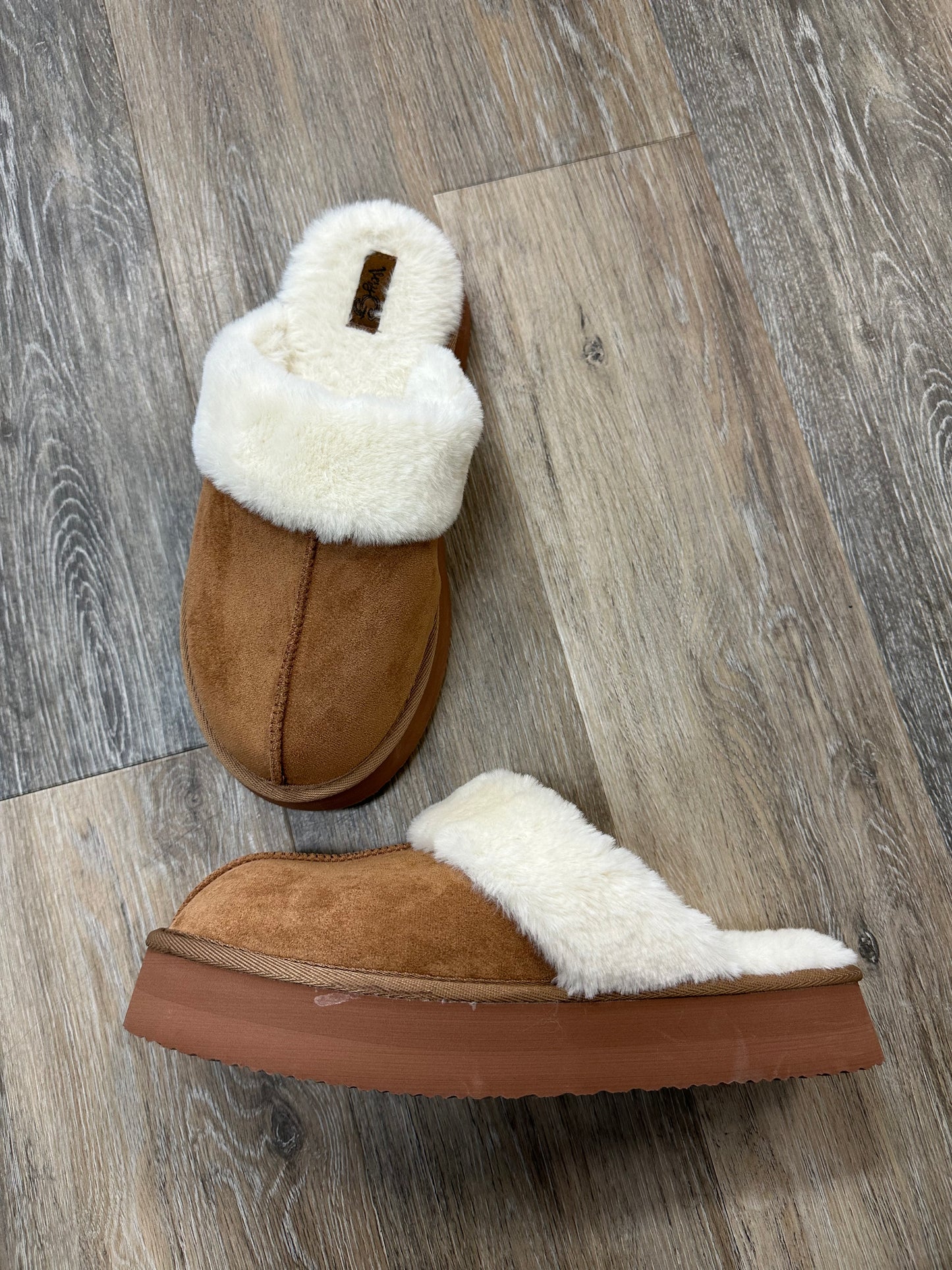 Slippers By Very G In Brown