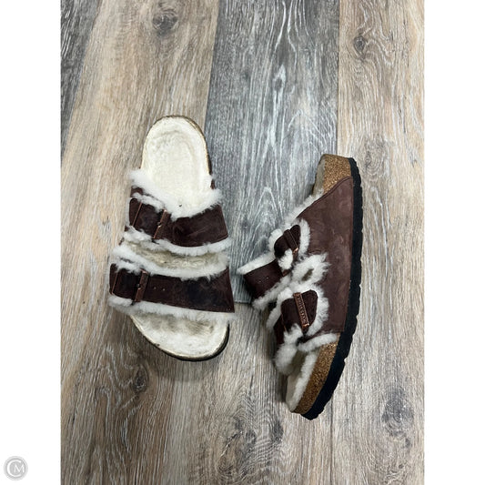Sandals Flats By Birkenstock In Brown, Size: 5