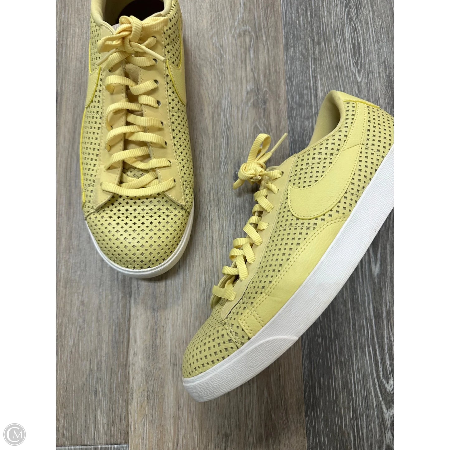 Shoes Sneakers By Nike In Yellow, Size: 10