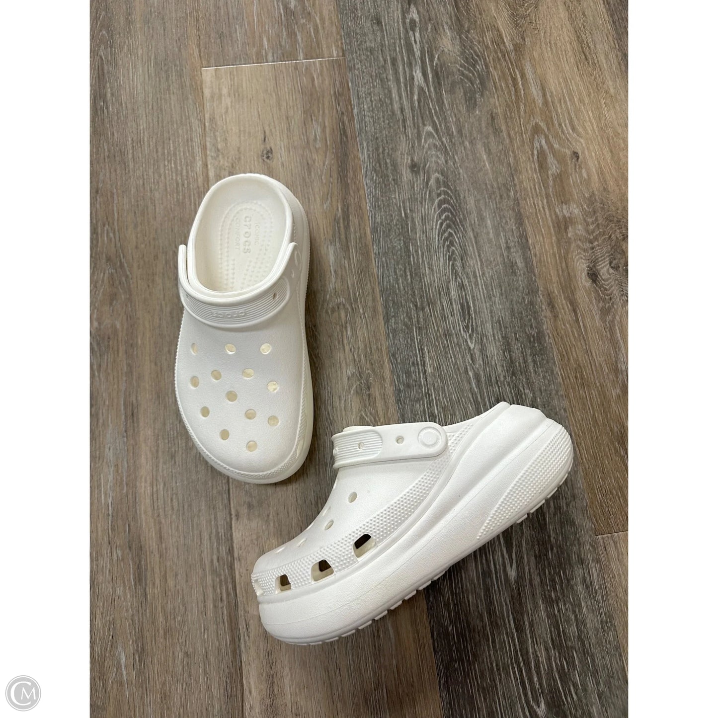 Shoes Flats By Crocs In White, Size: 6