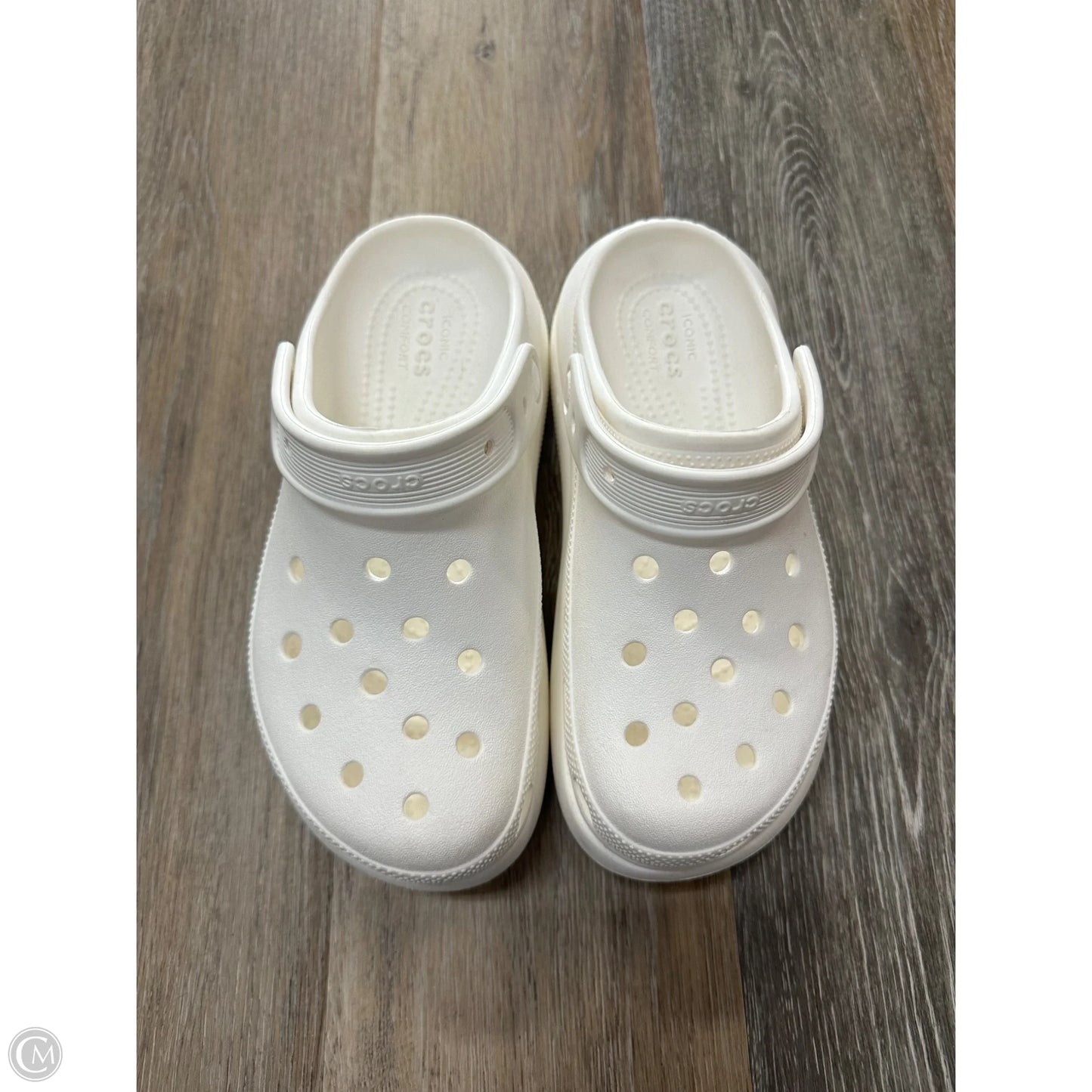 Shoes Flats By Crocs In White, Size: 6
