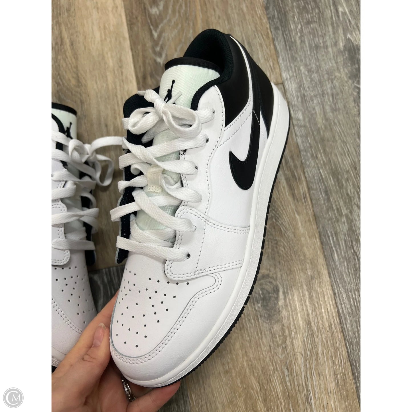 Shoes Sneakers By Jordan In Black & White, Size: 8.5 (youth 7)
