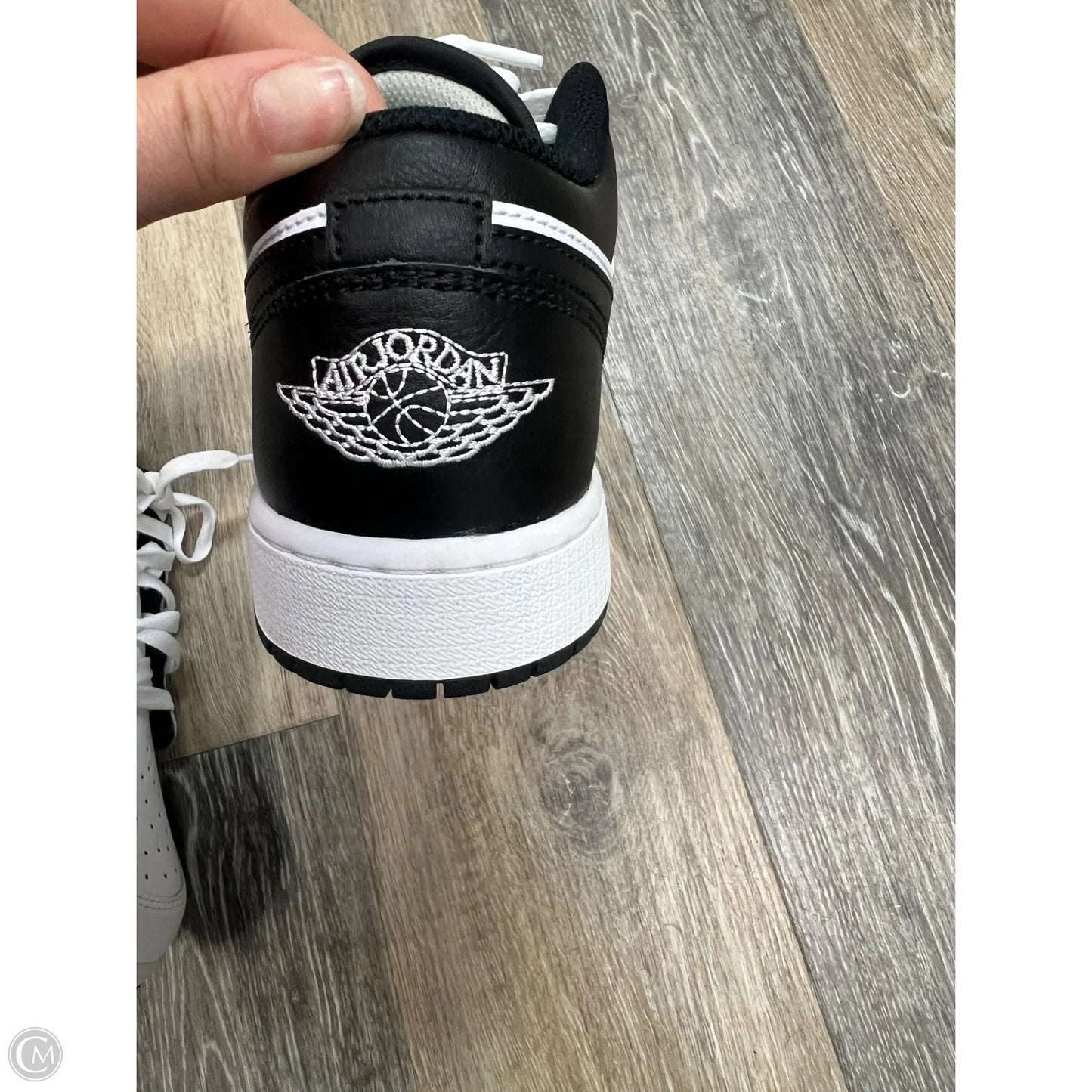 Shoes Sneakers By Jordan In Black & White, Size: 8.5 (youth 7)
