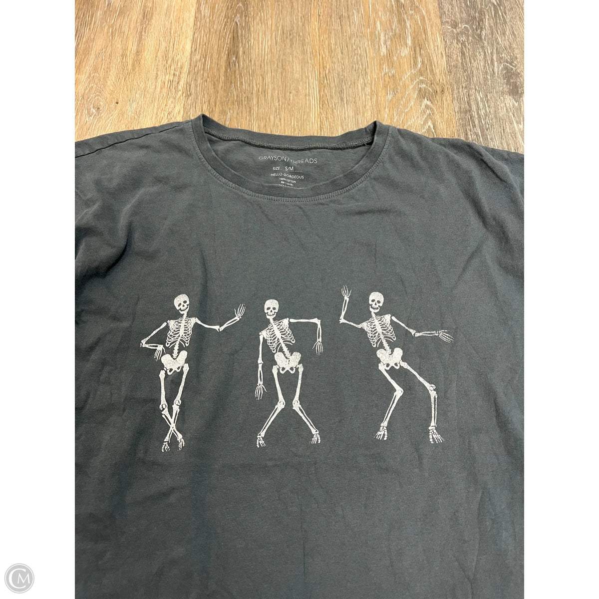 Top Short Sleeve By Grayson Threads In Grey, Size: S/M