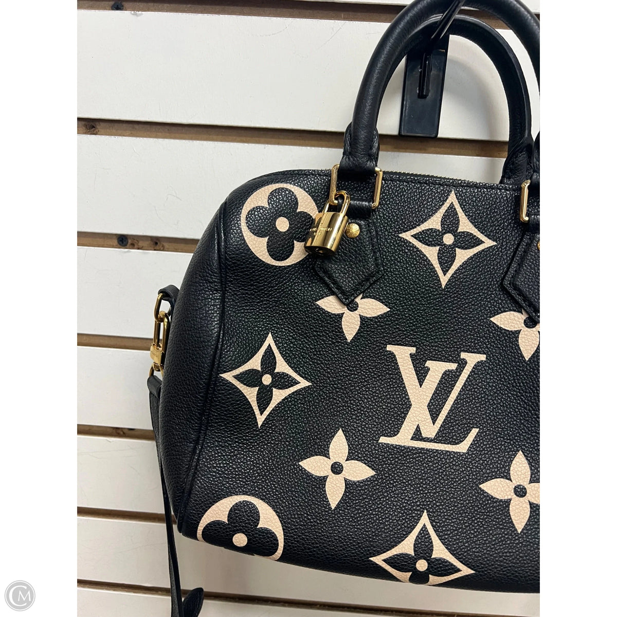Handbag Luxury Designer By Louis Vuitton, Size: Medium