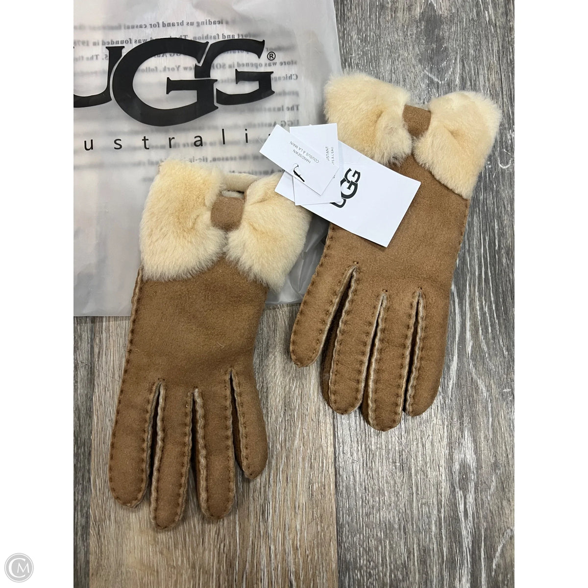 Gloves Designer By Ugg Size: Small