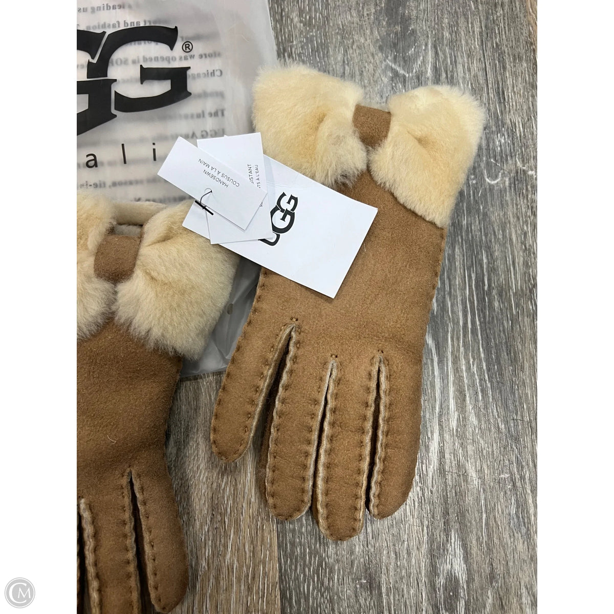 Gloves Designer By Ugg Size: Small