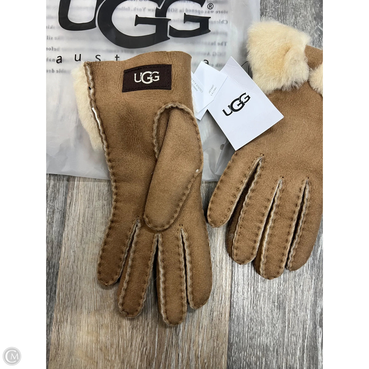 Gloves Designer By Ugg Size: Small