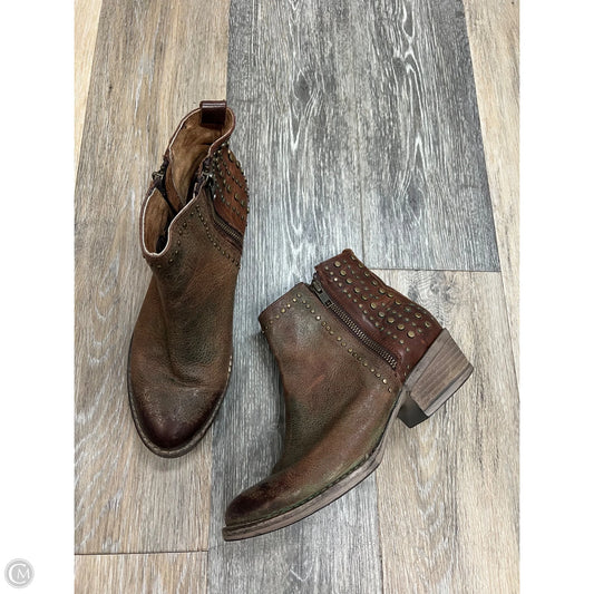 Boots Ankle Heels By Circle G In Brown, Size: 9
