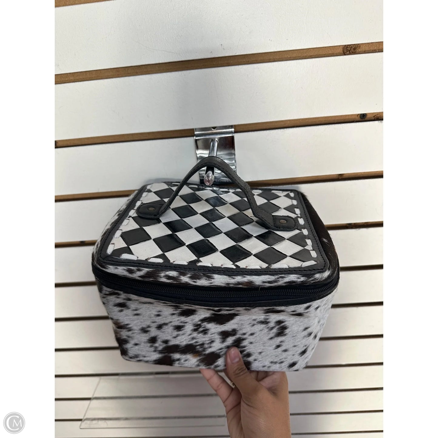 Makeup Bag Leather By Cmc, Size: Medium