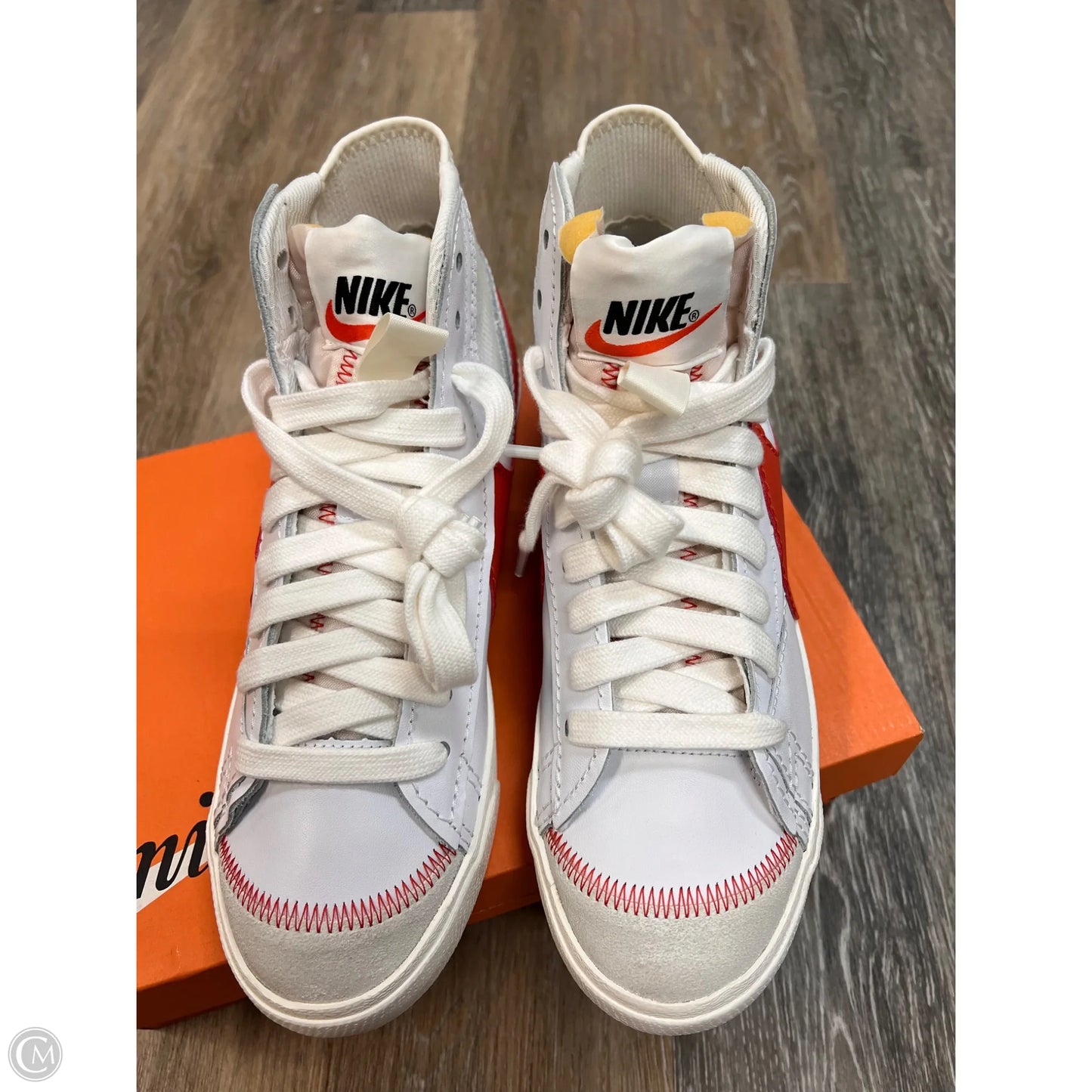 Shoes Sneakers By Nike In White, Size: Men’s 10/Women’s 11.5