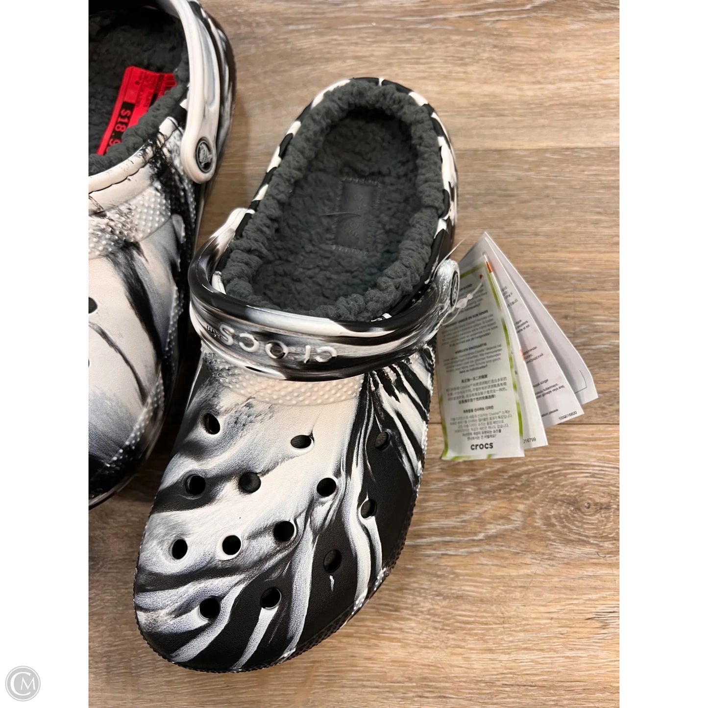 Shoes Flats By Crocs In Multi-colored, Size: 8