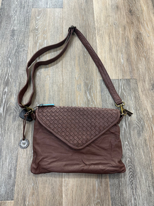 Crossbody Leather Wanderers, Size Medium