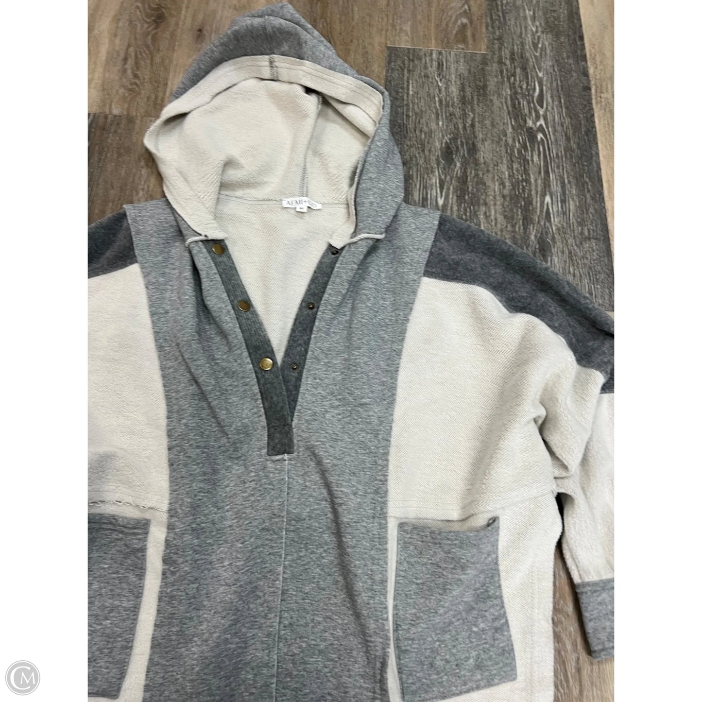 Sweatshirt By Aemi + Co In Grey, Size: M