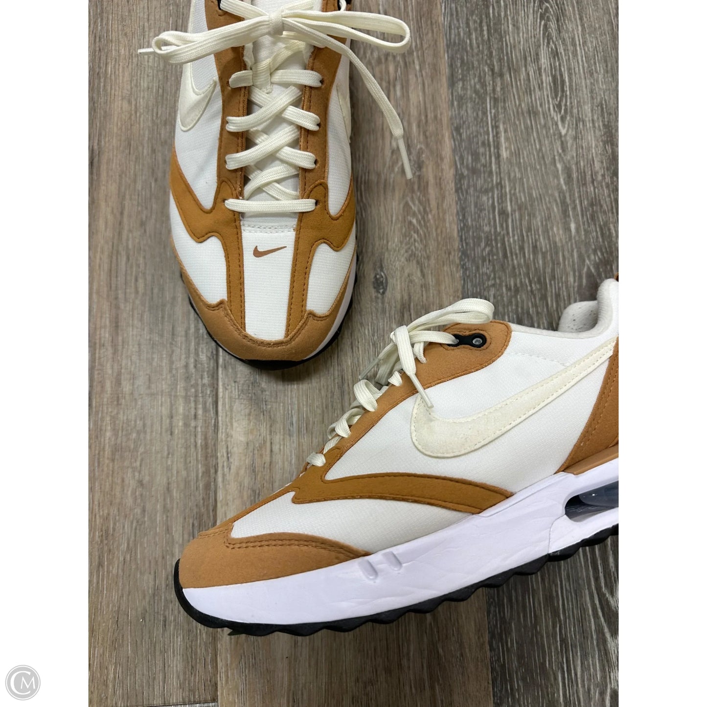 Shoes Athletic By Nike In Tan & White, Size: 9.5
