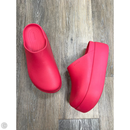 -Shoes Heels Platform By Crocs In Pink, Size: 7