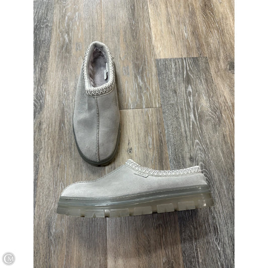 Shoes Designer By Ugg In Grey, Size: 11