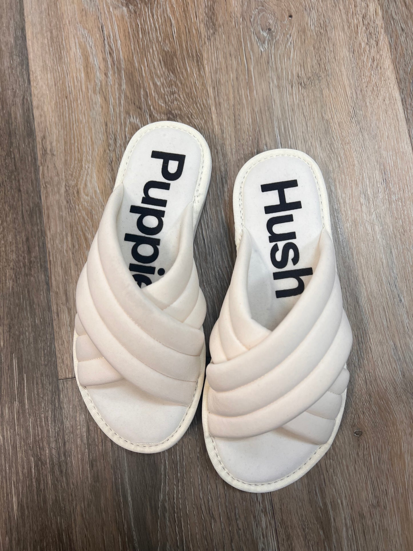 Sandals Flats By Hush Puppies In White, Size: 6