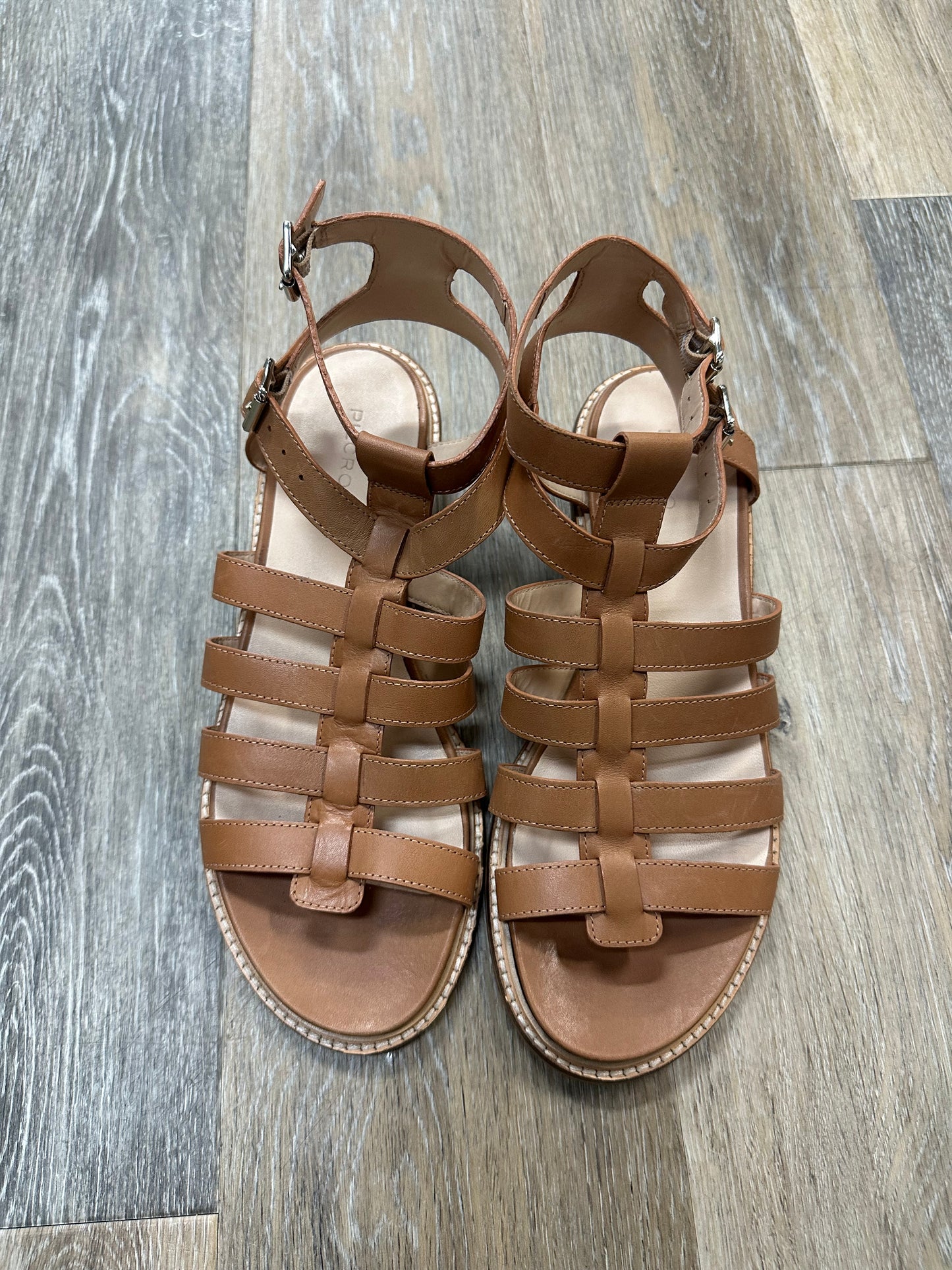 Brown Sandals Flats Pilcro, Size 9