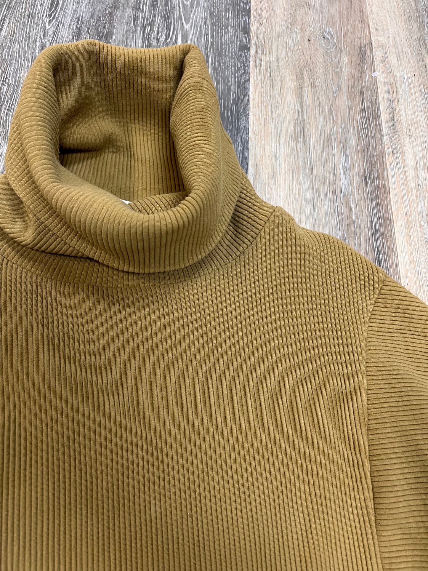 Sweatshirt Collar By Varley In Yellow, Size: Xs