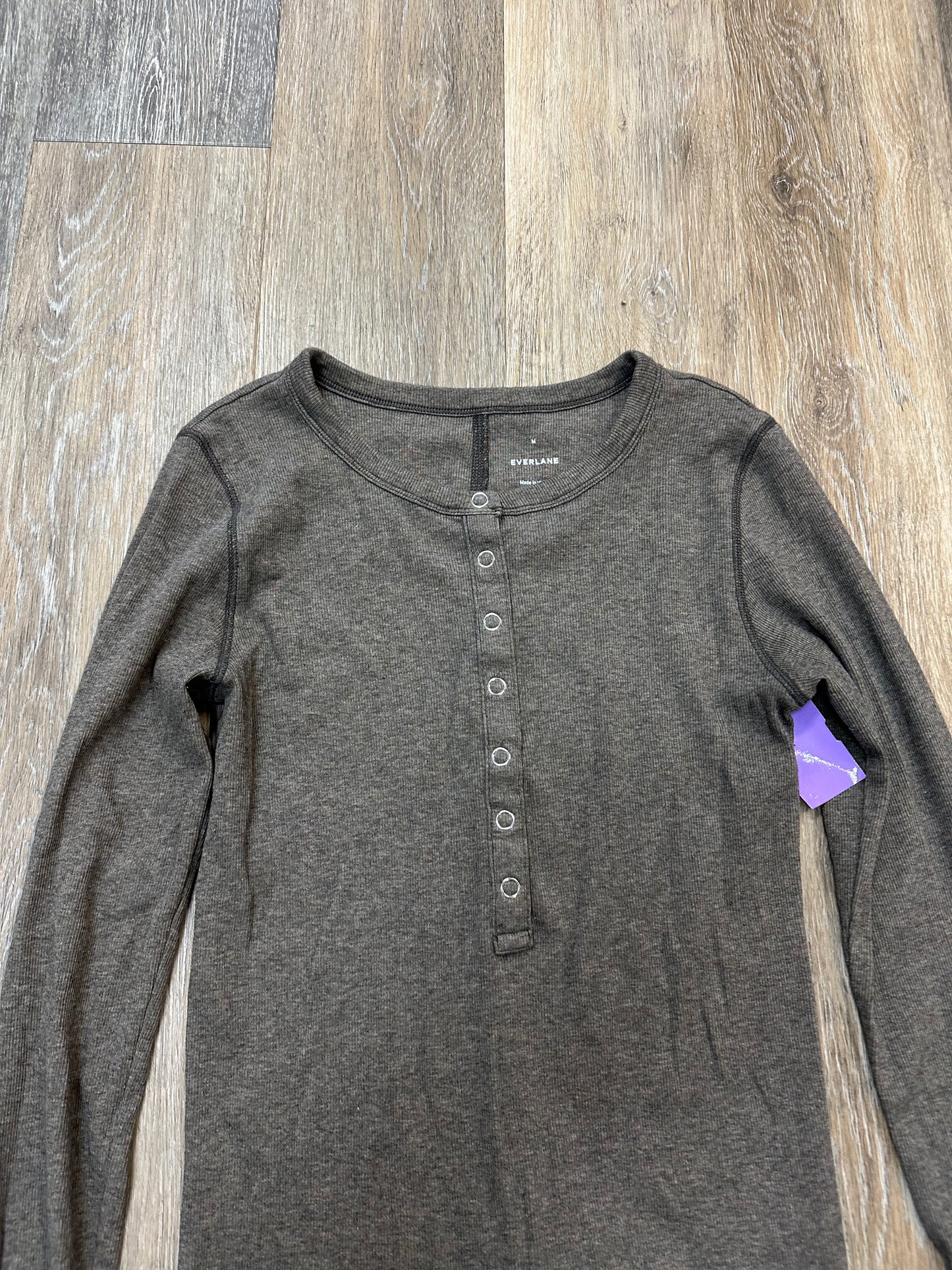 Top Long Sleeve By Everlane In Brown, Size: M