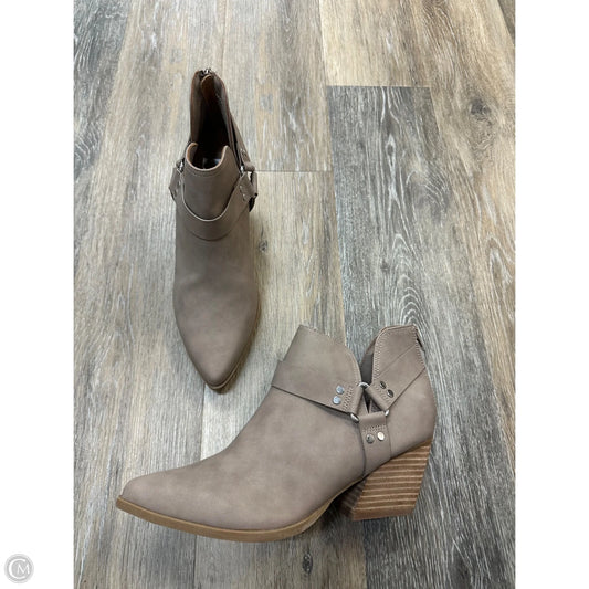 Boots Ankle Heels By Dolce Vita In Tan, Size: 10