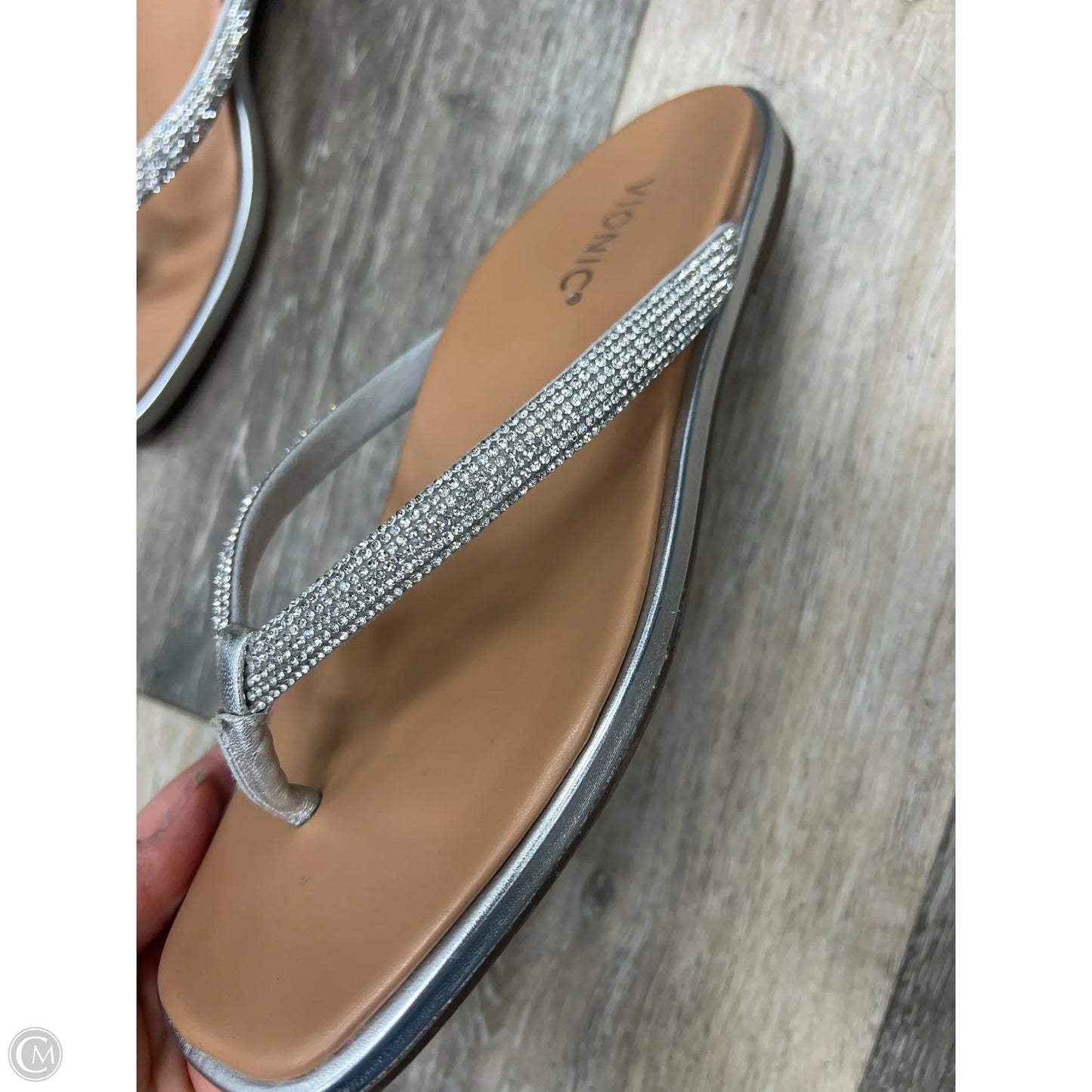 Sandals Flats By Vionic In Silver, Size: 7.5